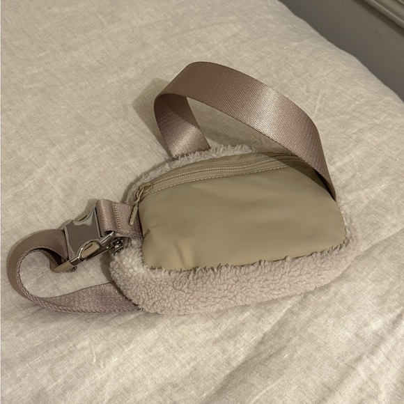 lululemon athletica White Sherpa Crossbody Bag - Picture 5 of 5
